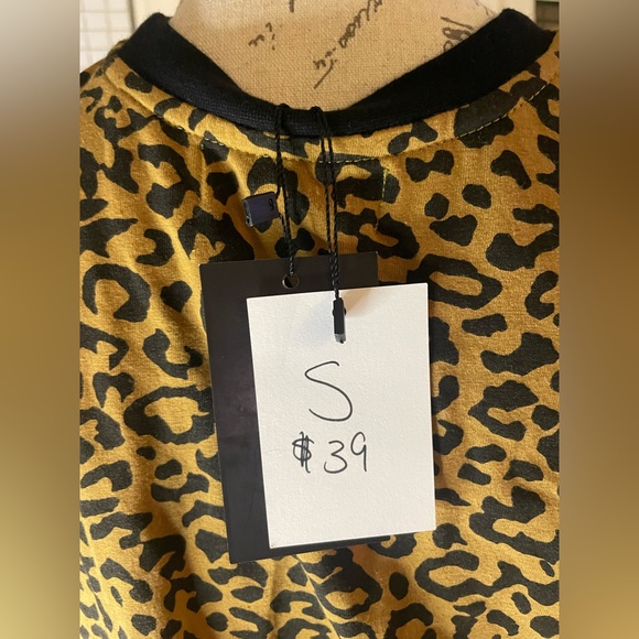 NEW! Leopard Print Sleeveless Tank/Muscle Tee—Women’s Small - Picture 6 of 6